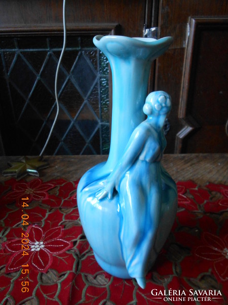 Zsolnay eozin alapmázas váza nő alakkal