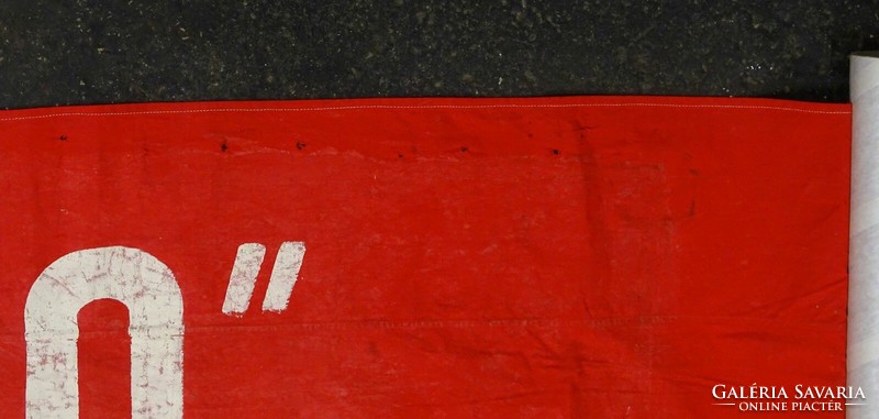 1Q021 Gorkij: "A könyv a tudás forrása" nagyméretű piros zászló 45 x 405 cm