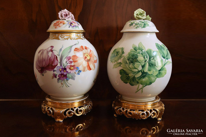 Herend vase with a green rose pattern on the lid, with separate gilded base, No. xx. The beginning