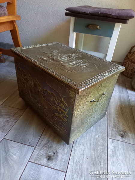 Fabulous old iron and copper chest (51.5x31.8x30 cm)