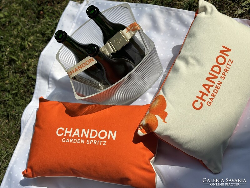 CHANDON Garden Spritz Set 5 díszpárna és 1 hordozható pezsgős jégveder az LVMH Argentin pezsgőjéhez