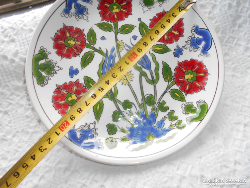 Kézzel festett  porcelánfajansz  tányér 21  cm