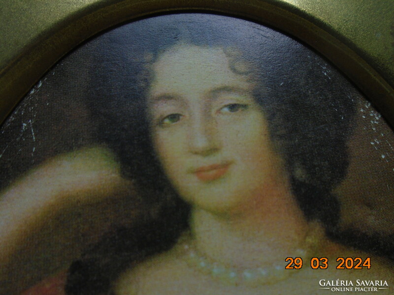Aranyozott dombormintás réz ráma antik Velencei arisztokrata hölgy portréjával