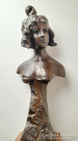 Art Nouveau spialter female bust, statue on a marble base
