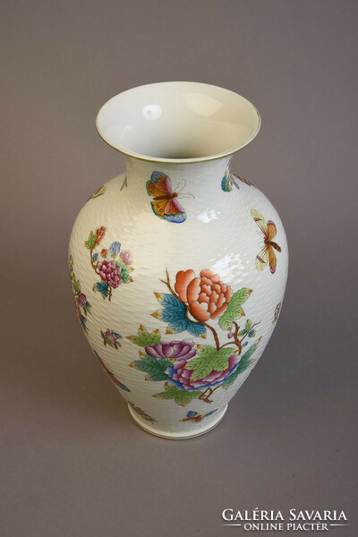 Antique Herend large vase with Victoria pattern, No. xx. Middle