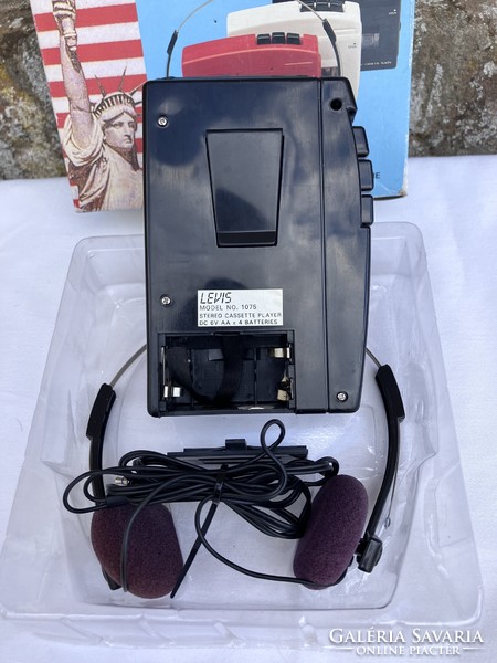 Vintage levis 1075 walkman - walking tape recorder