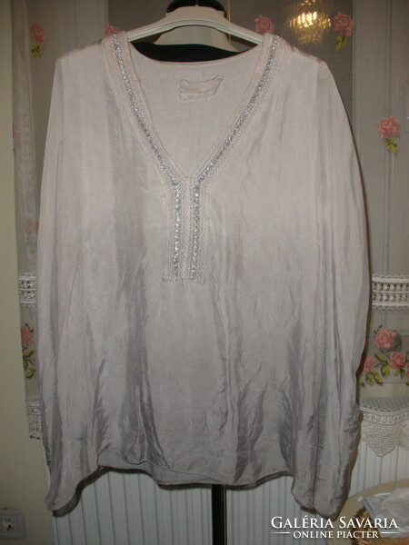 Tunic with real silk content