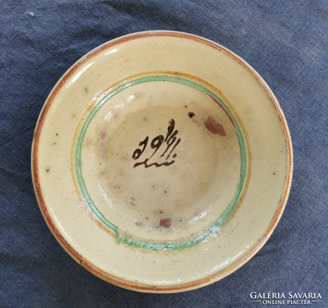 Traditional earthenware date plate