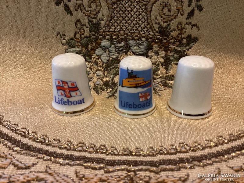 Ship-themed porcelain thimbles marked in English