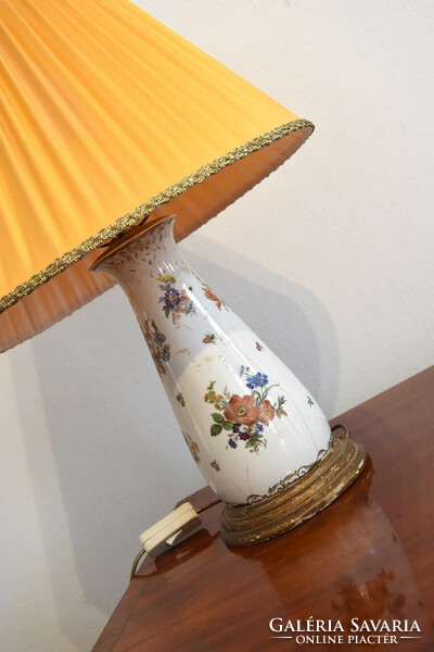 Porcelain table lamp with a floral pattern on a gilded wooden base, with a yellow shade, xx. First half of No