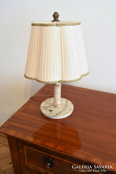 A table lamp with a marble base, with a white silk shade, a copper cone with tongs, xx. First half of No