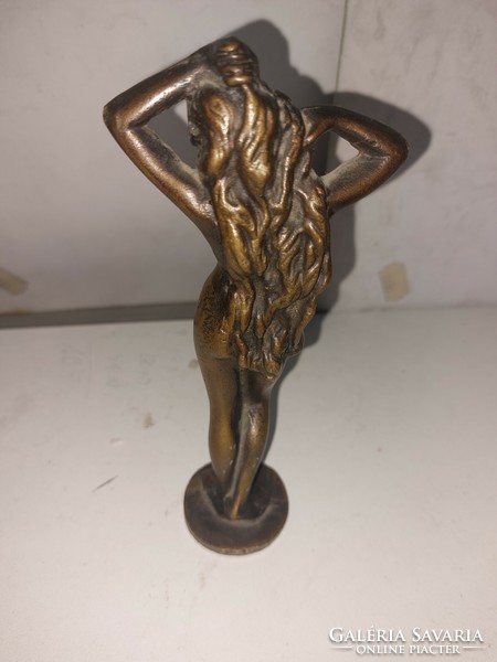 Bronze female act