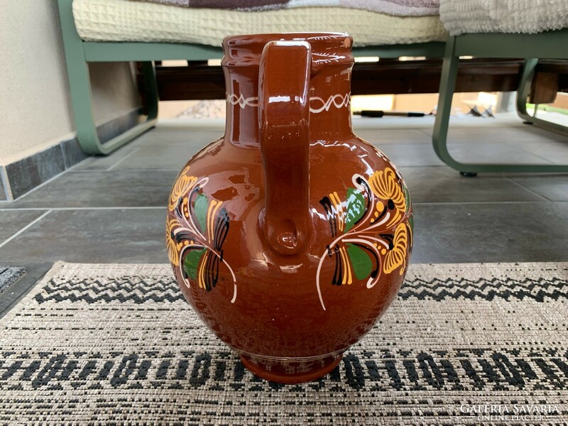 Large glazed ceramic jug from Hódmezővásárhely with a flower decoration painted in a circle, 32 cm.