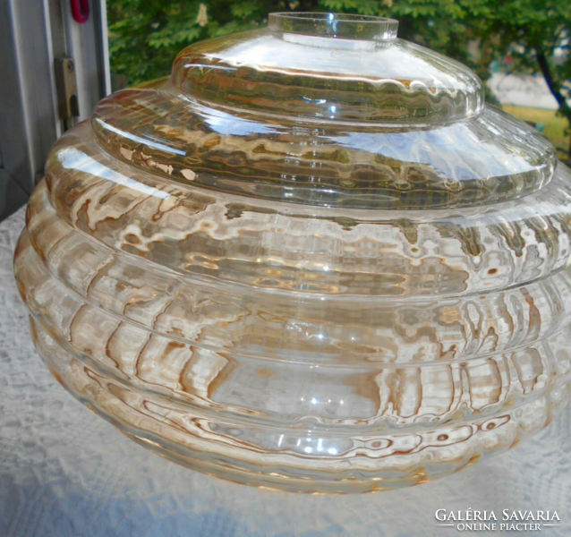 Régi nagy méretű üveg lámpa búra, egy ágas lámpához- kissé lüszteres szín, lépcsőzetes fazon.