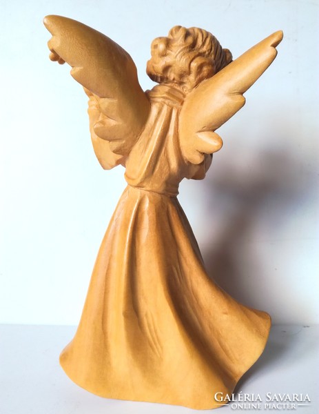 Carved angel playing the lute, anri