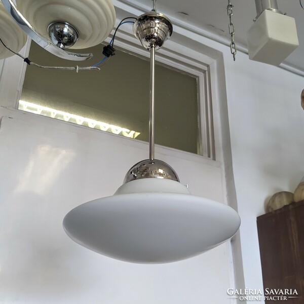 Art deco nikkelezett mennyezeti lámpa felújítva - különleges formájú matt tejüvegüveg búra