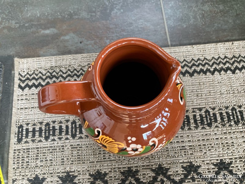 Large glazed ceramic jug from Hódmezővásárhely with a flower decoration painted in a circle, 32 cm.