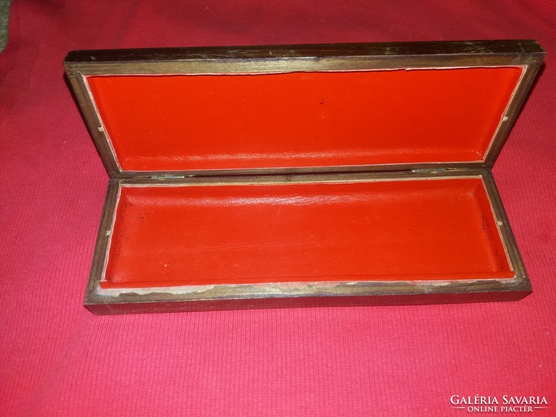 Antique, beautiful, craftsman wood carved 1-space pen holder with velvet interior 22 x 7 x 4 cm as shown in the pictures