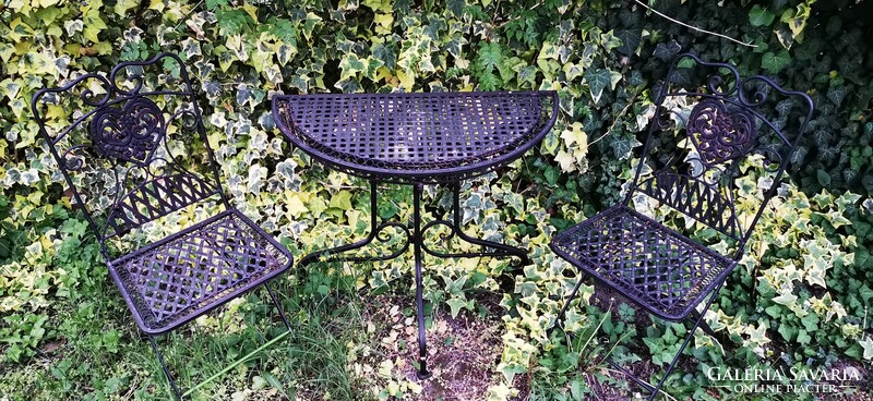 Kovácsoltvas kerti garnitúra - (1 db félköríves asztal + 2 db szék)