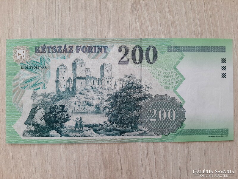 200 HUF banknote wooden series 2001 crisp banknote aunc