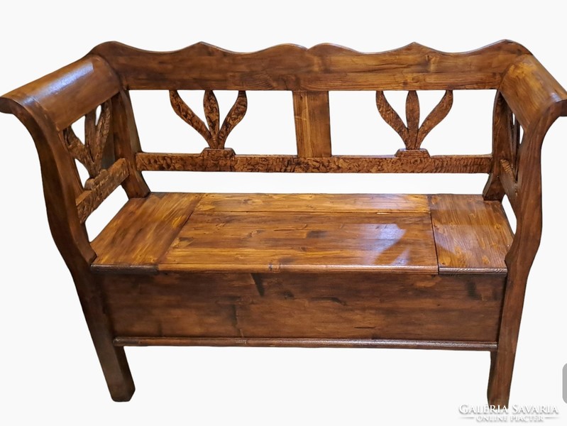 Chest of arms, horse, bench, opening chest 120 cm
