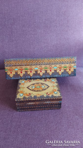 The box is made of 2 pieces of wood with a similar painted pattern