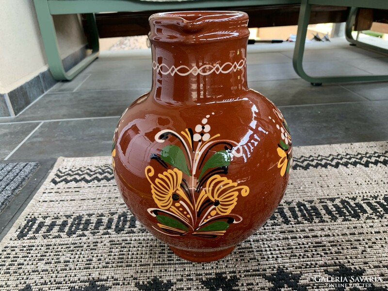 Large glazed ceramic jug from Hódmezővásárhely with a flower decoration painted in a circle, 32 cm.
