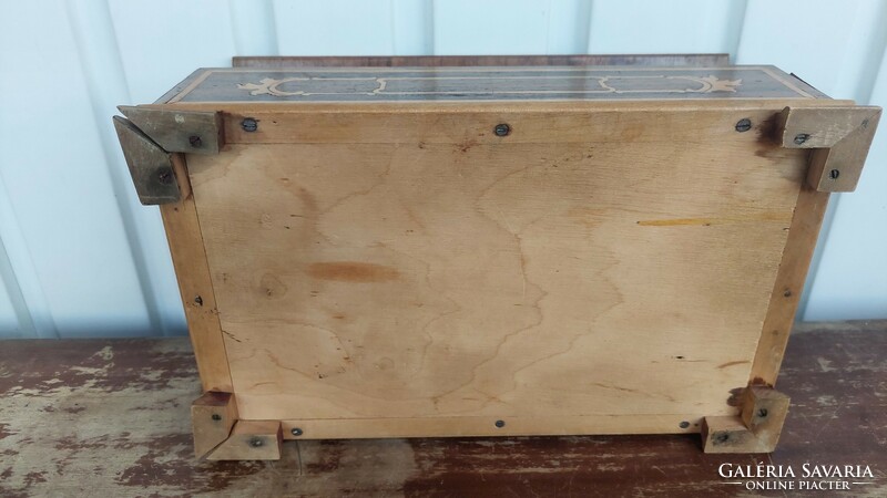 Inlaid wooden box