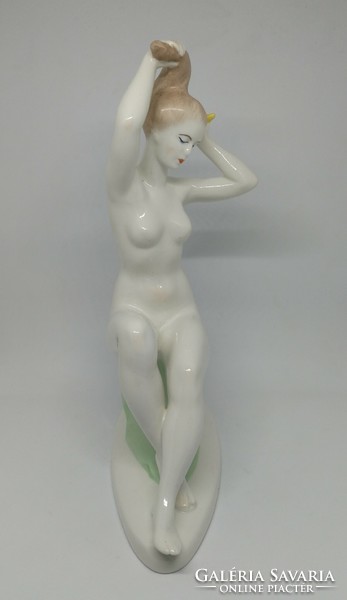 Aquincum porcelán fésülködő női akt!