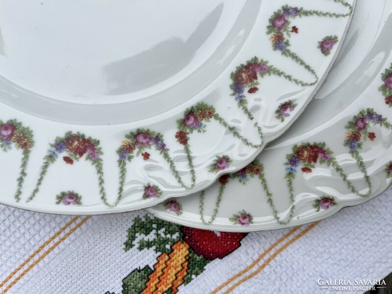 Gyönyörű szecessziós porcelán tányér, kínáló, csodaszép virág girlandos dekorral