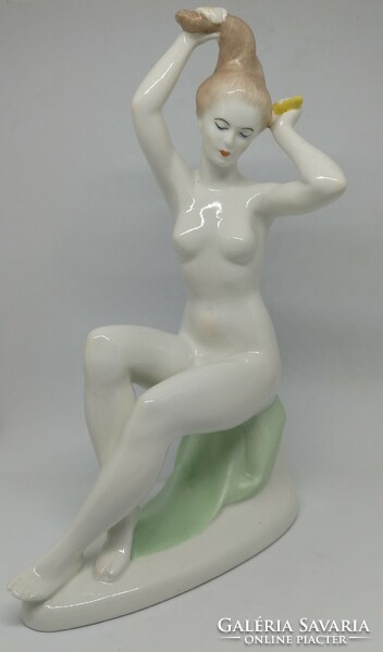 Aquincum porcelán fésülködő női akt!