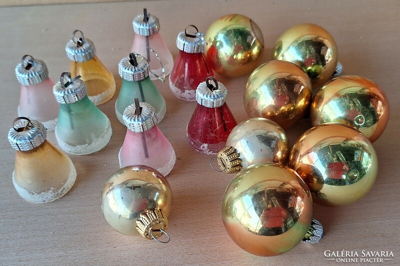 17 pieces of old glass Christmas tree ornaments, pine ornaments