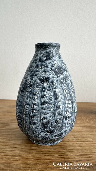 Buttermilk vase of Gorka gauze