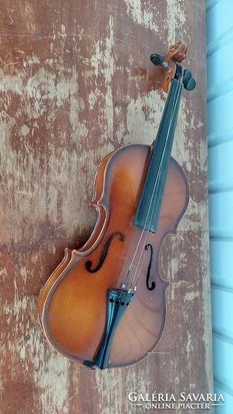 Szeged Instrument Factory children's violin