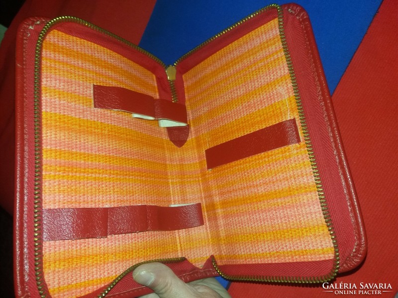 Old red big bag zippered leather pen holder/makeup holder for what, in good condition according to the pictures