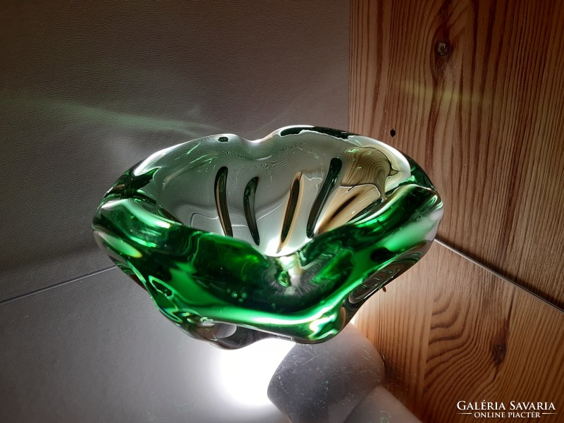 Zöld cseh kézi készítésű üveg asztalközép - hamutartó, Skrdlovice