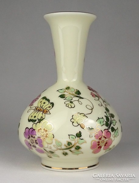 1Q940 Régi pillangós vajszínű Zsolnay porcelán váza 15 cm