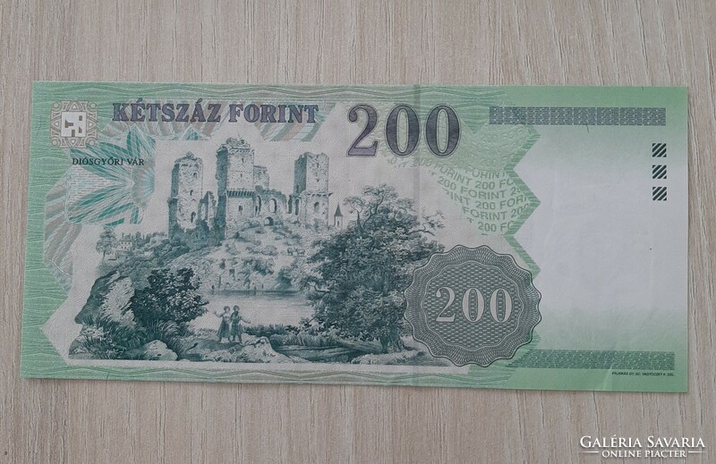 200 HUF banknote wooden series 1998 crisp banknote with light folds