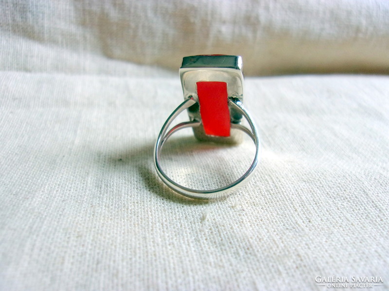 Modern ezüst gyűrű karneol kő díszítéssel
