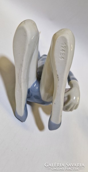 Tornászlány porcelán figura