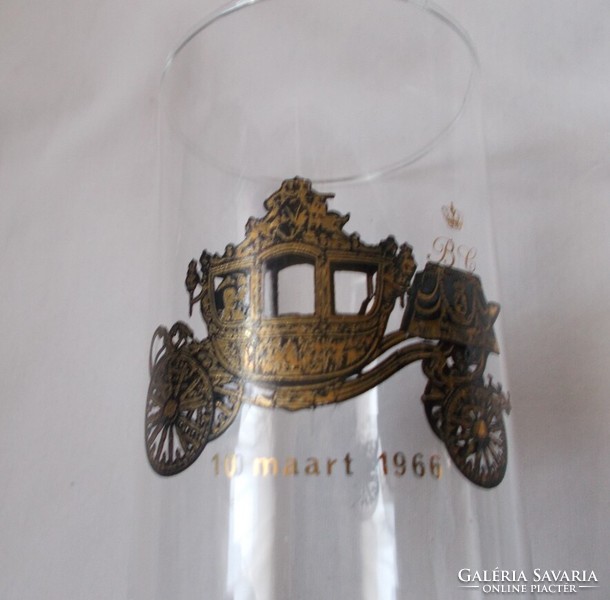 Gilded carriage pattern glass water glass