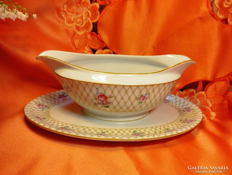 German porcelain sauce, gravy offering