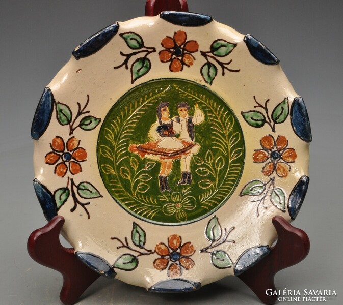 Transylvanian wall plate ( szolokma ), 1950s, glazed earthenware, 22 cm. Indicated