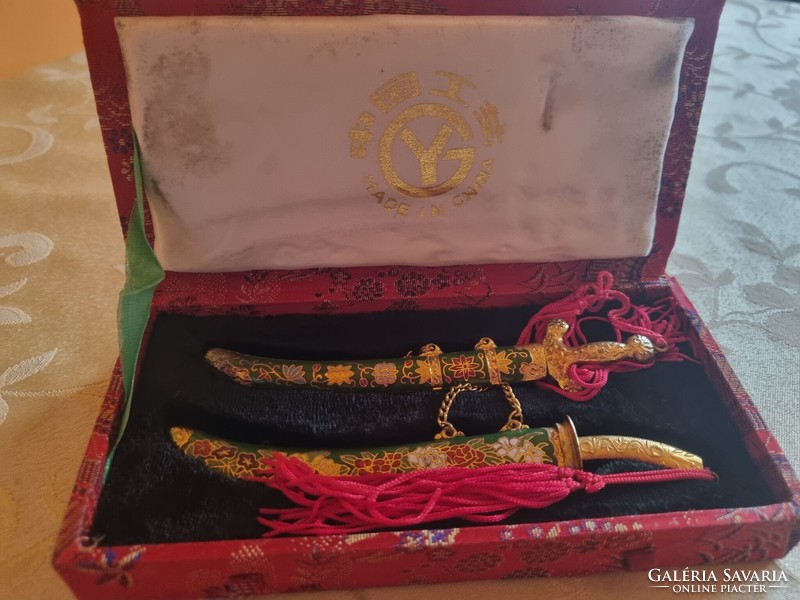 Kínai Vintage levèlbontó kardocskàk díszdobozban
