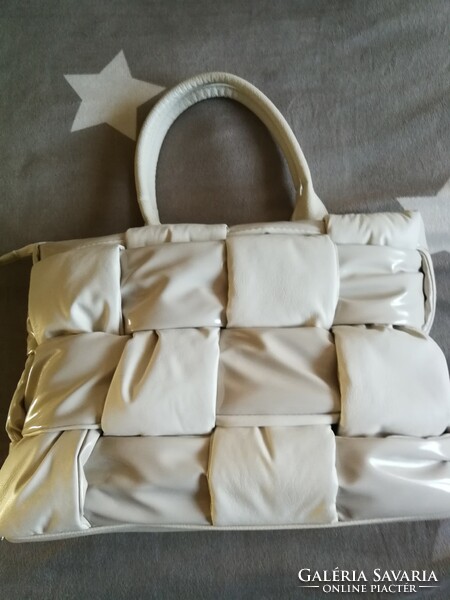 New, prestige extra modern women's handbag