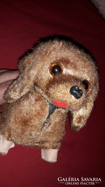 Old battery-powered ever-sounding plush walking tail-wagging barking dog figure 20 x 15 cm according to the pictures