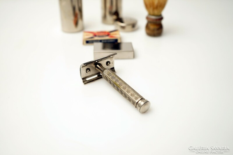 Retro German shaving set / old / razor / blade / brush / in case