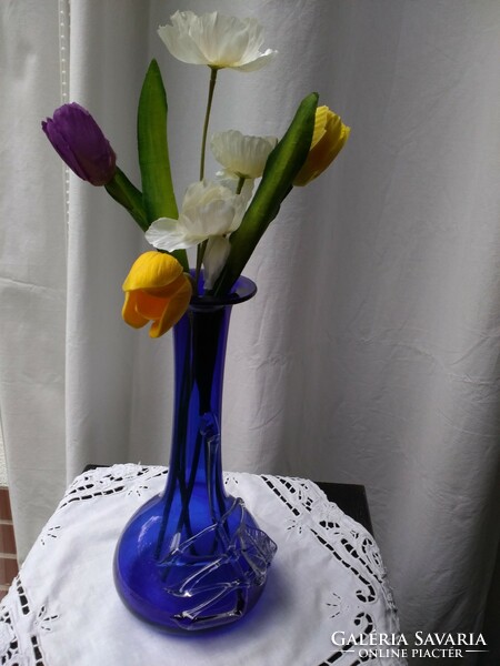 Fantasztikus kék színű, művészi üveg váza