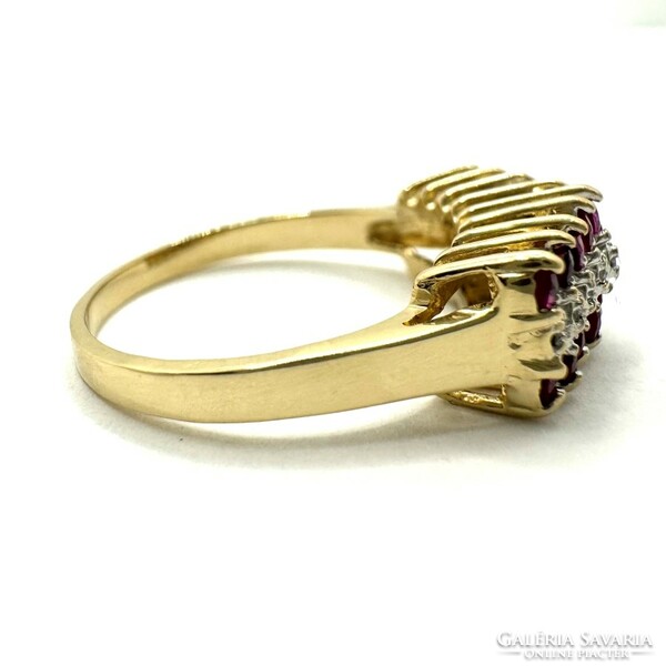 Gold ring with rubies and diamonds