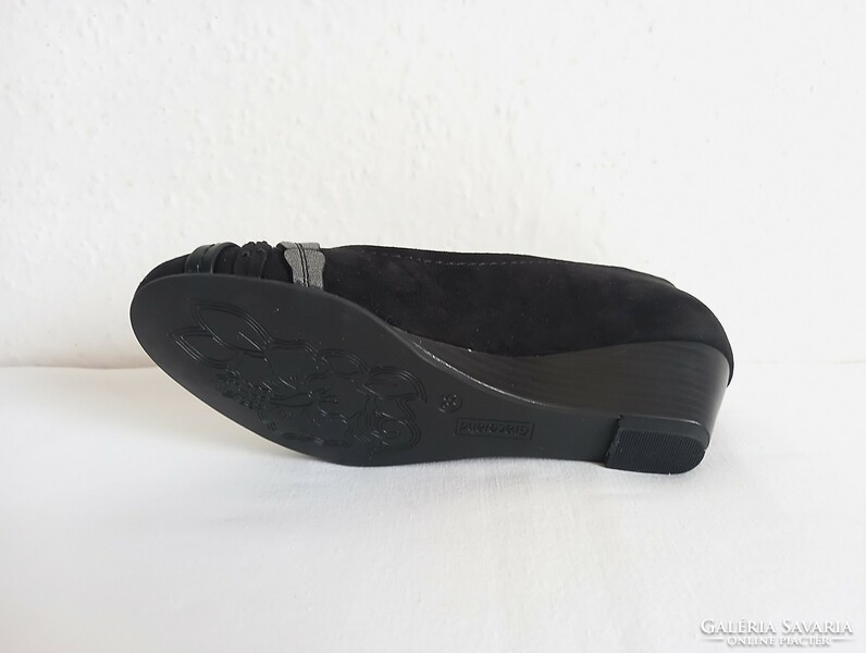 New size 36 elegant black women's shoes from the Graceland brand